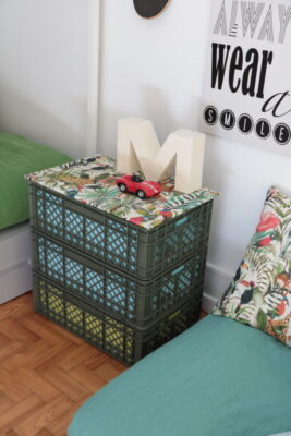 mesa com caixa DIY- Mundo de Sofia